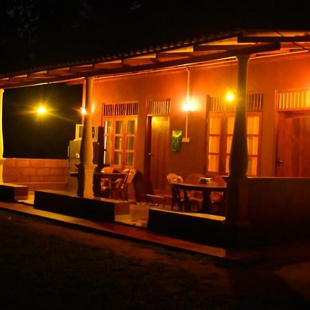 Leesa Villa Safari Resort Udawalawe Exterior foto